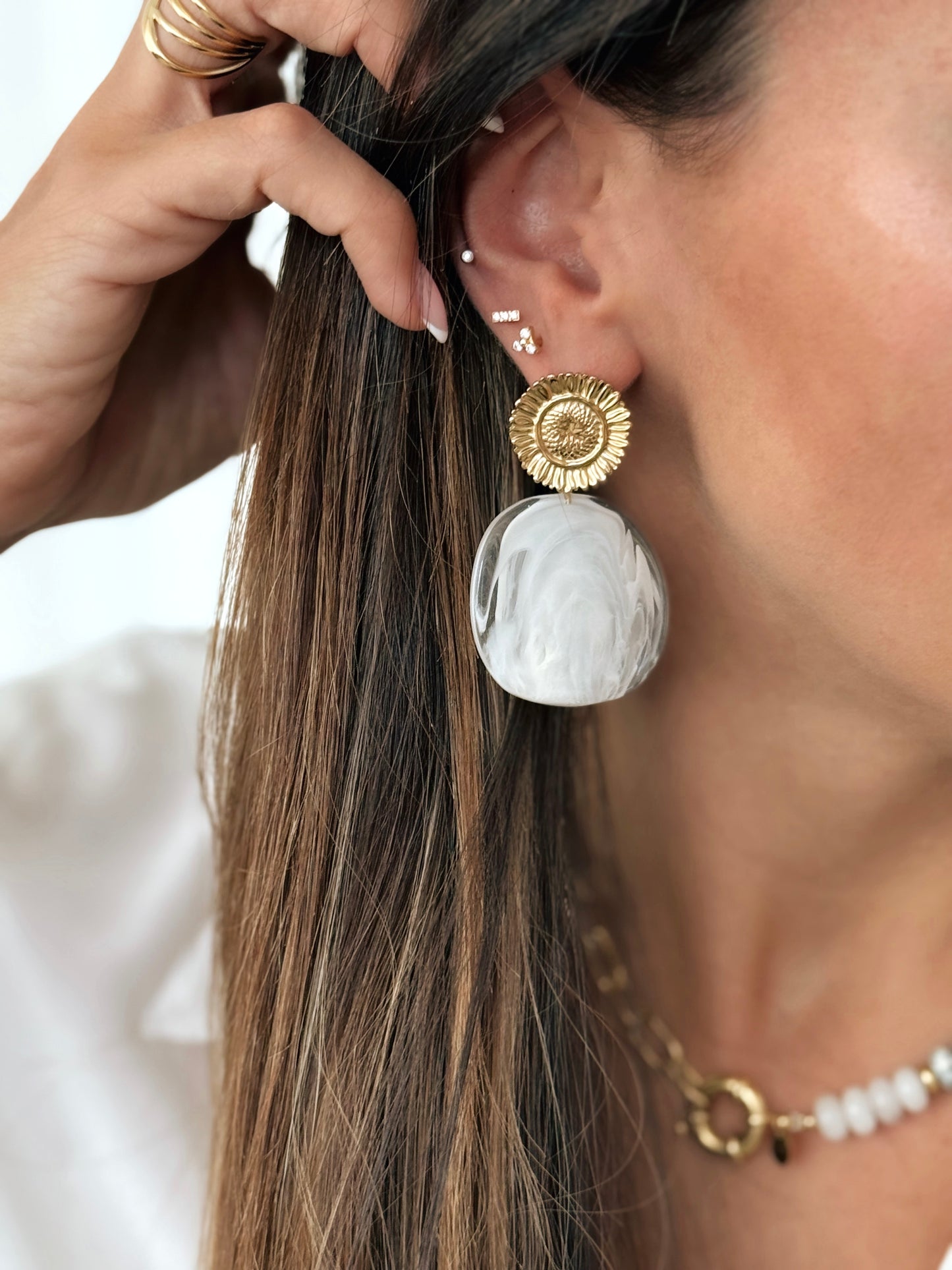 Les Boucles d'Oreilles Flora Blanc