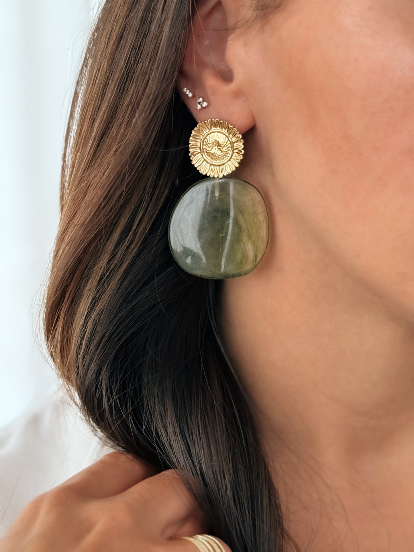 Les Boucles d'Oreilles Flora Kaki